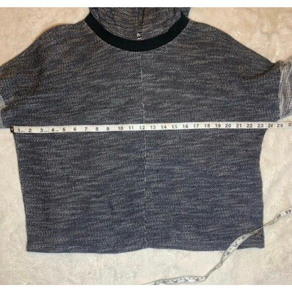 Dark and Light Gray Calvin Klein Performance Cropped Hoodie Size Small - Picture 8 of 8